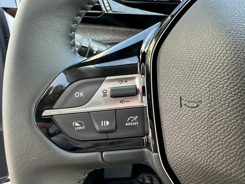 Photo de la voiture PEUGEOT 308 BlueHDi 130ch S&S EAT8 Allure