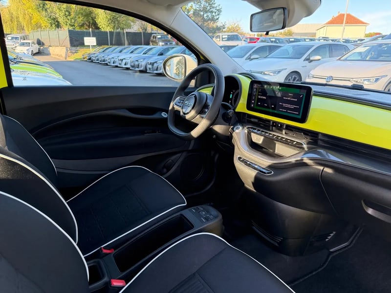 Photo de la voiture FIAT 500e BERLINE 500 e 95 ch Nouvelle 500