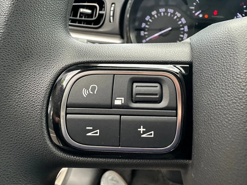 Photo de la voiture CITROEN C3 PureTech 83 S&S BVM5 Feel Pack