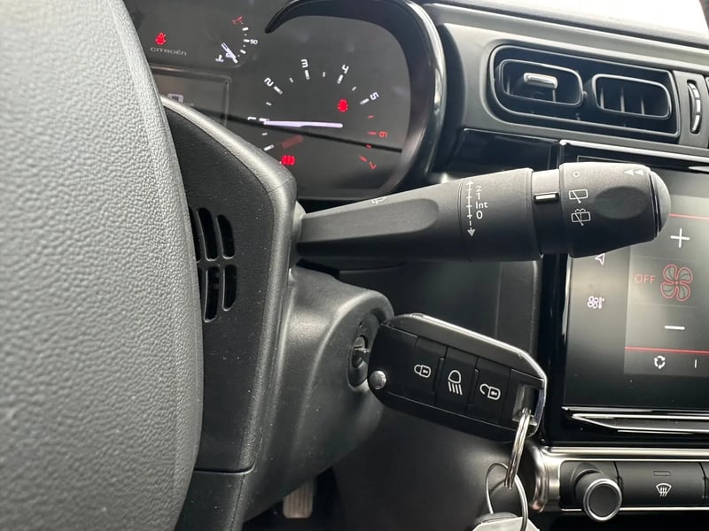 Photo de la voiture CITROEN C3 PureTech 83 S&S BVM5 Feel Pack