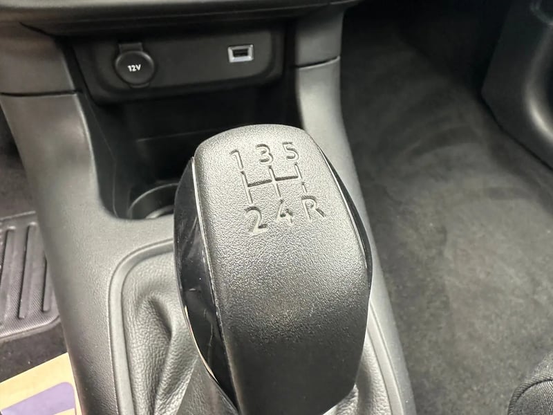 Photo de la voiture CITROEN C3 PureTech 83 S&S BVM5 Feel Pack