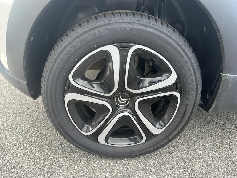 Photo de la voiture CITROEN C3 PureTech 83 S&S BVM5 Feel Pack
