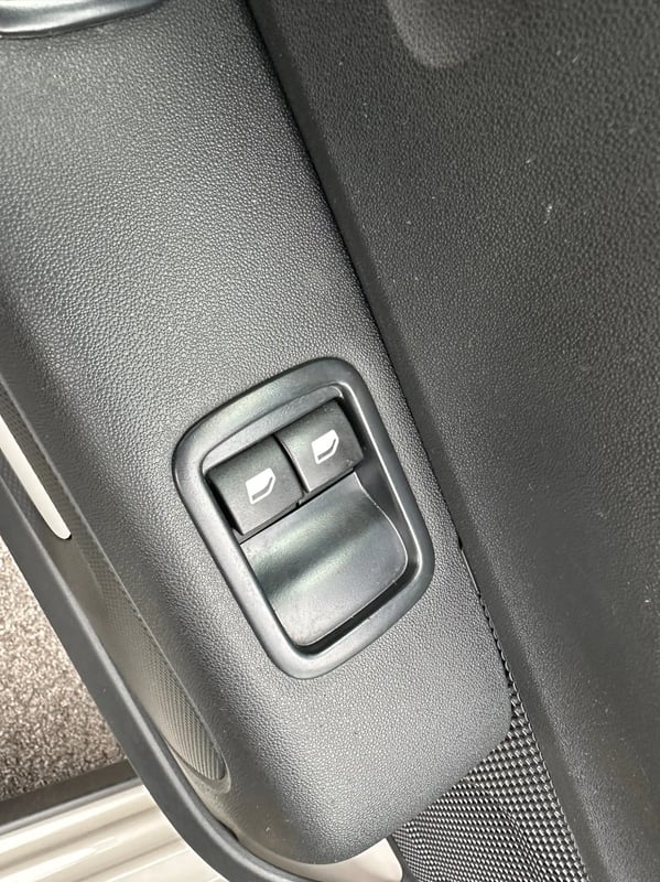 Photo de la voiture CITROEN C3 PureTech 83 S&S BVM5 Feel Pack