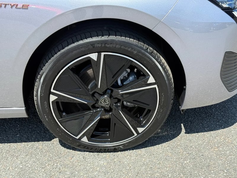 Photo de la voiture PEUGEOT 308 ELECTRIQUE 54 kWh 156ch Style