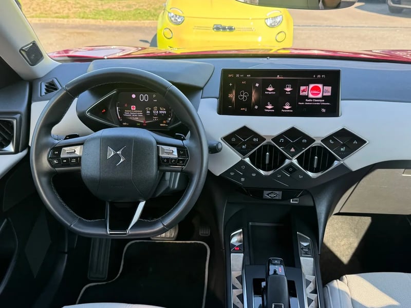 Photo de la voiture DS DS 3 PureTech 130 EAT8 Esprit de Voyage