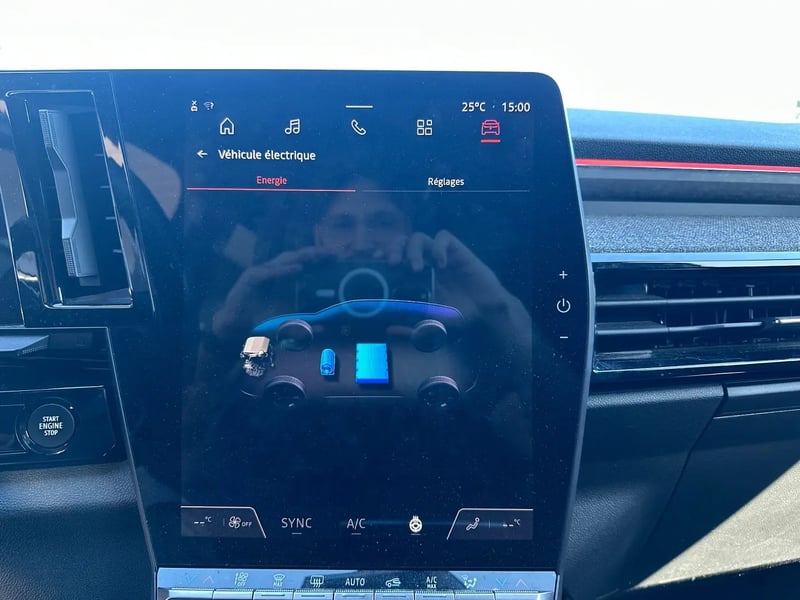 Photo de la voiture RENAULT ESPACE VI E-Tech hybrid 200 Techno