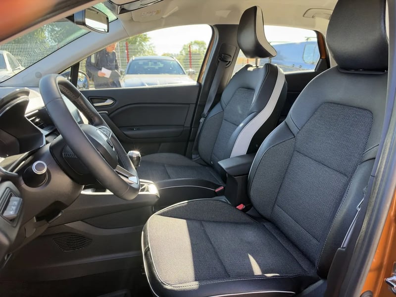 Photo de la voiture RENAULT CAPTUR TCe 90 Intens