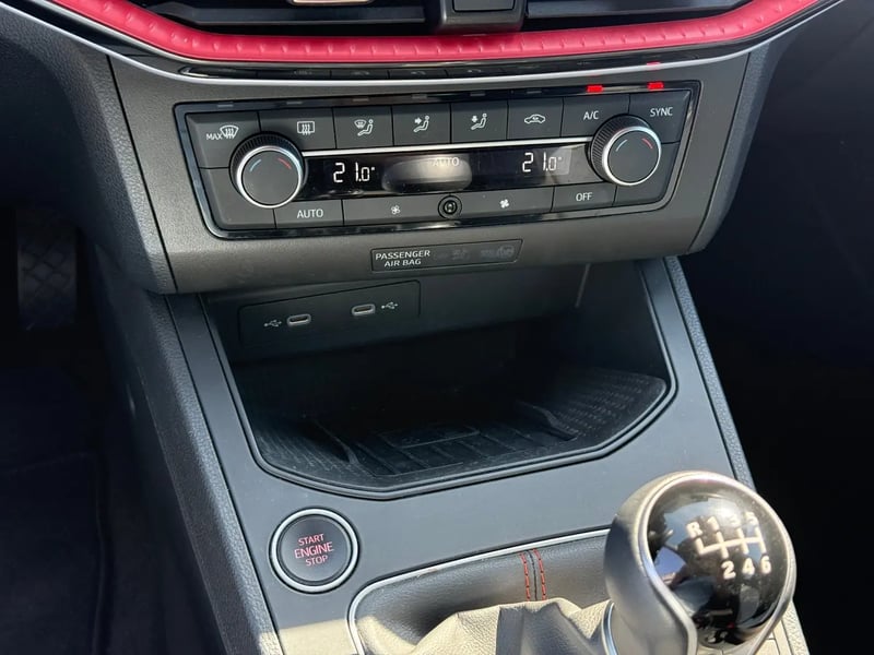Photo de la voiture SEAT IBIZA 1.0 TSI 110 ch S/S BVM6 FR