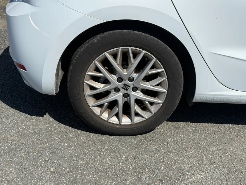 Photo de la voiture SEAT IBIZA 1.0 TSI 110 ch S/S BVM6 FR