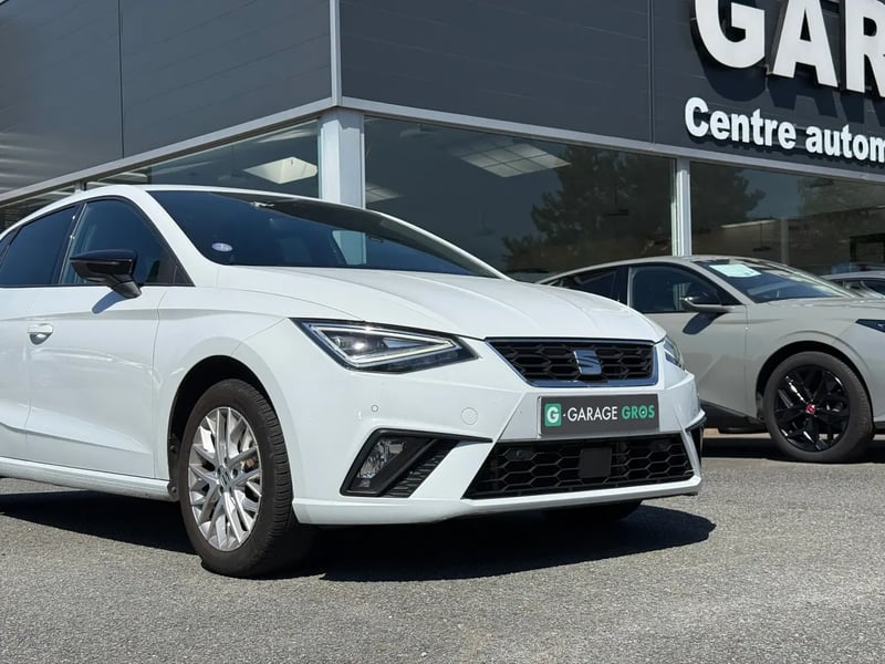 Photo de la voiture SEAT IBIZA 1.0 TSI 110 ch S/S BVM6 FR