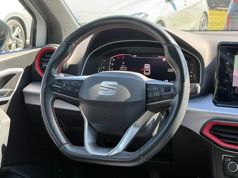 Photo de la voiture SEAT IBIZA 1.0 TSI 110 ch S/S BVM6 FR