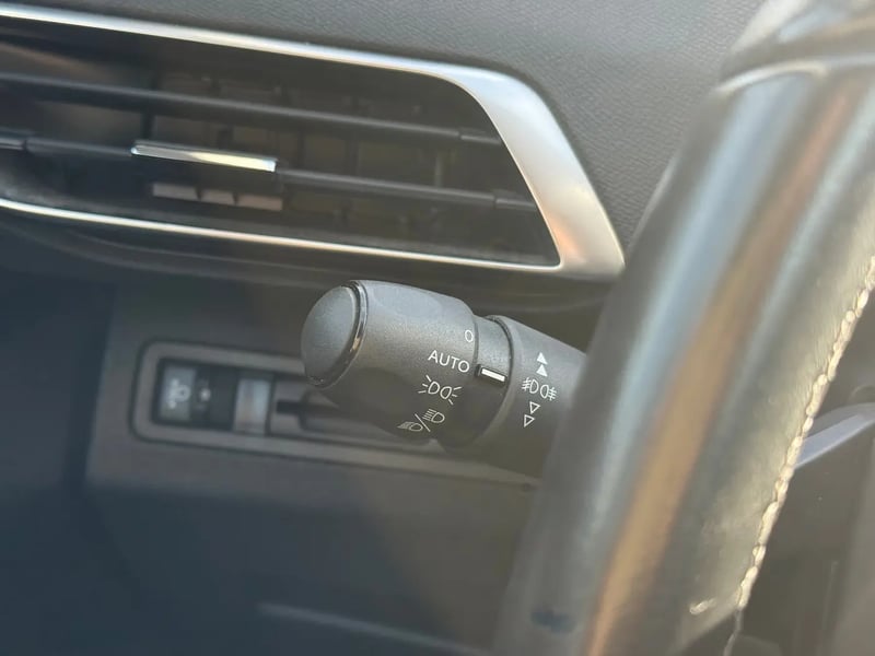 Photo de la voiture PEUGEOT 3008 BUSINESS BlueHDi 130ch S&S EAT8 Active Business