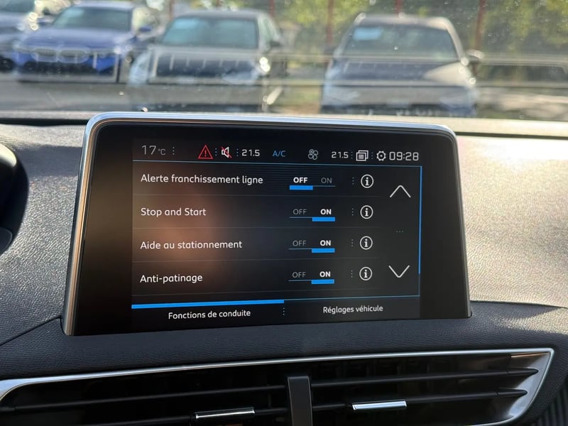 Photo de la voiture PEUGEOT 3008 BUSINESS BlueHDi 130ch S&S EAT8 Active Business