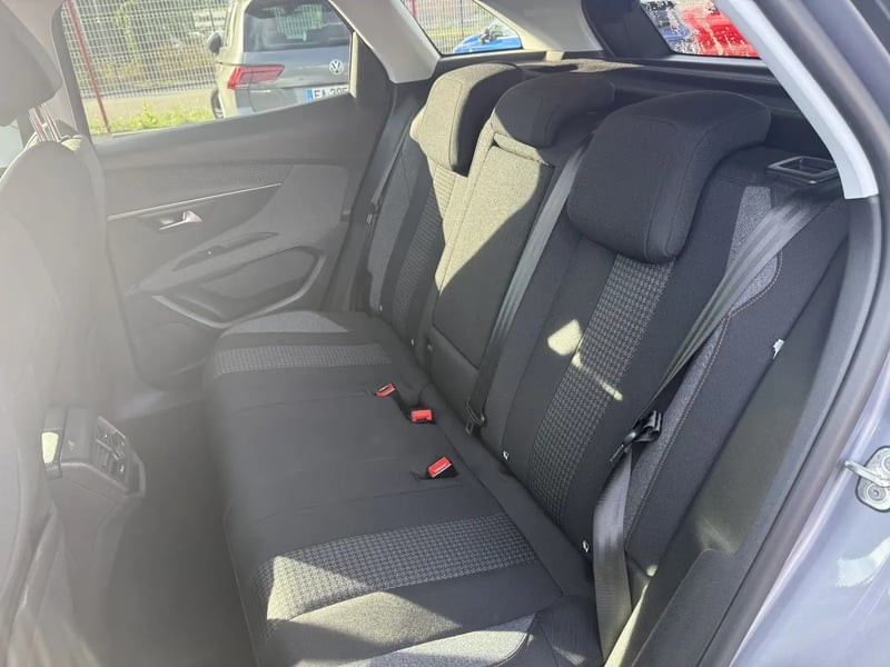 Photo de la voiture PEUGEOT 3008 BUSINESS BlueHDi 130ch S&S EAT8 Active Business