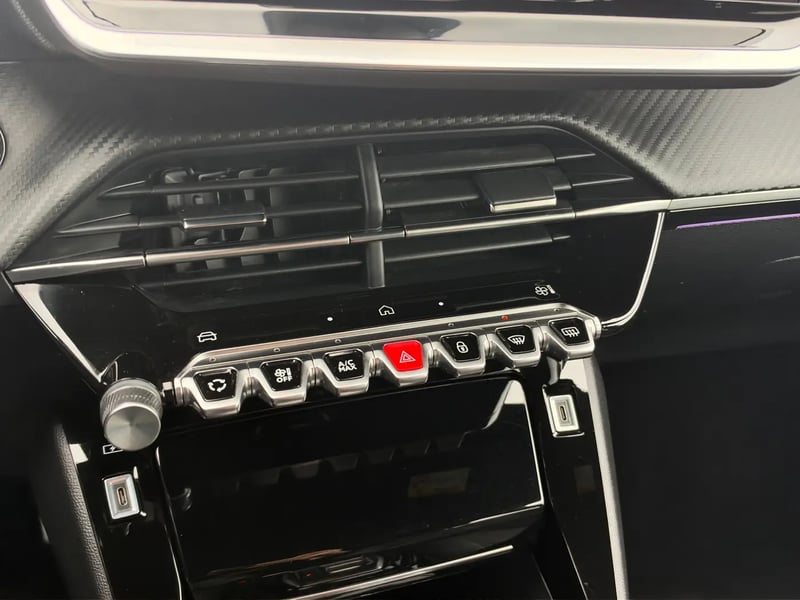 Photo de la voiture PEUGEOT 208 Hybrid 100 e-DCS6 GT
