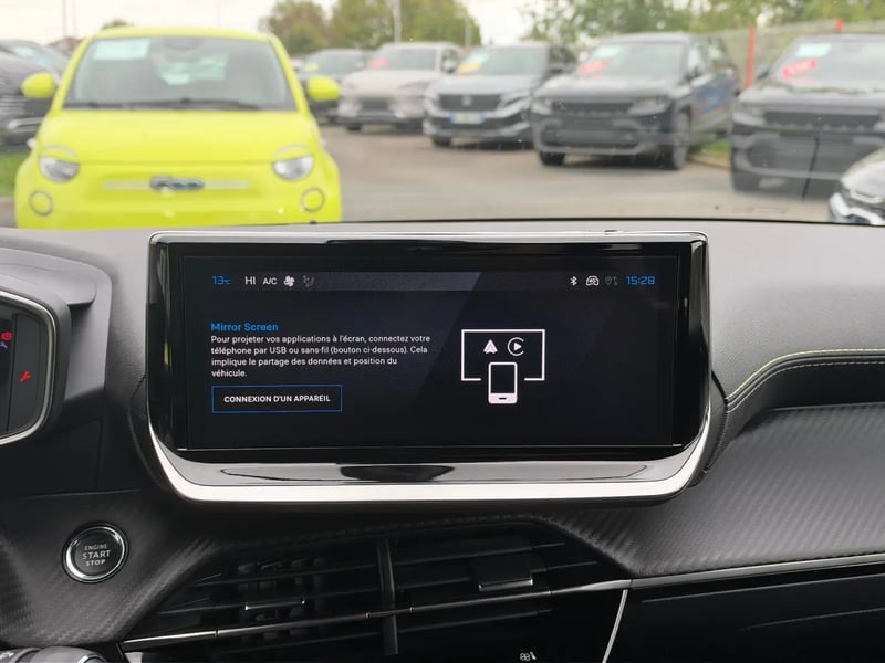 Photo de la voiture PEUGEOT 208 Hybrid 100 e-DCS6 GT