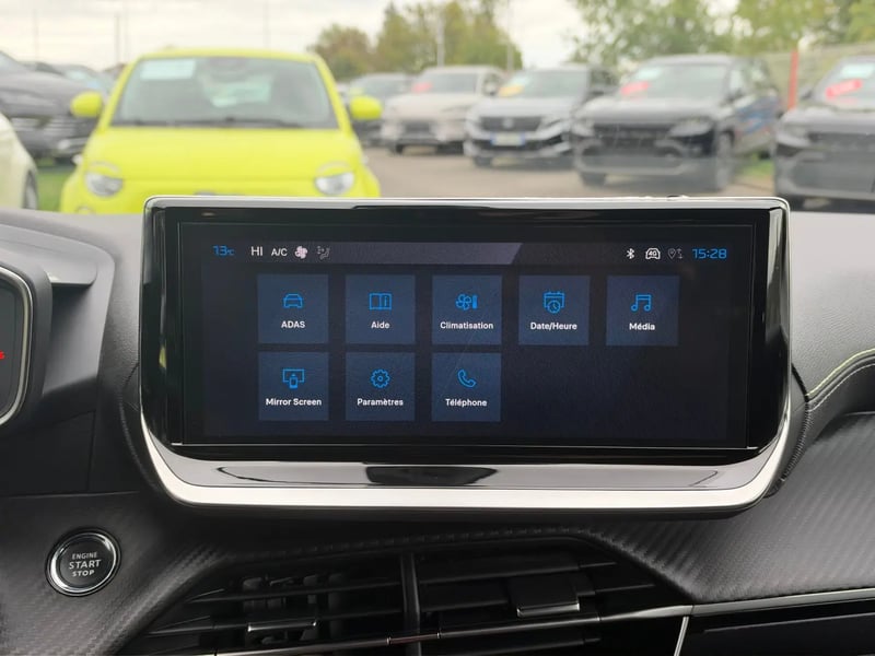 Photo de la voiture PEUGEOT 208 Hybrid 100 e-DCS6 GT