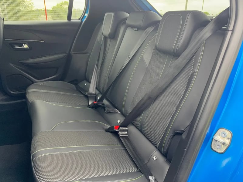 Photo de la voiture PEUGEOT 208 Hybrid 100 e-DCS6 GT