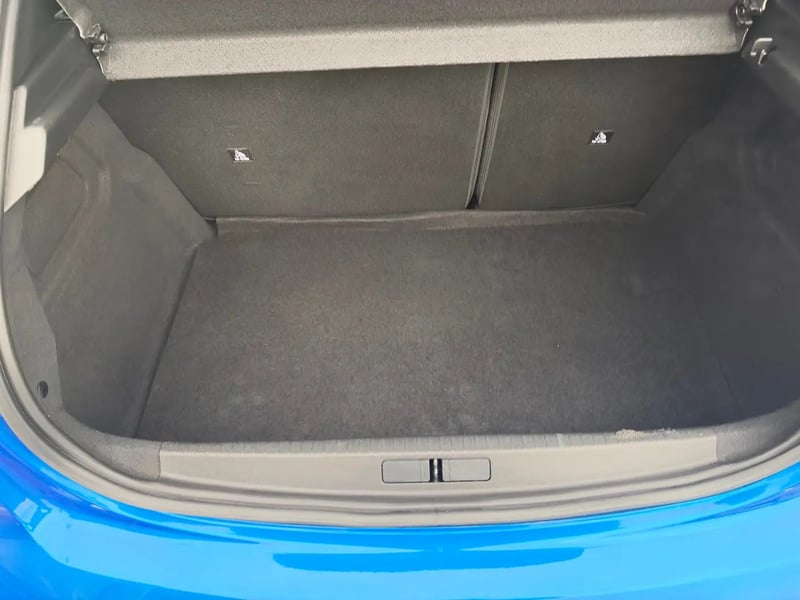 Photo de la voiture PEUGEOT 208 Hybrid 100 e-DCS6 GT