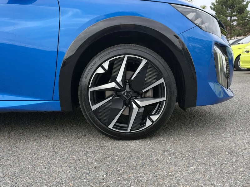 Photo de la voiture PEUGEOT 208 Hybrid 100 e-DCS6 GT