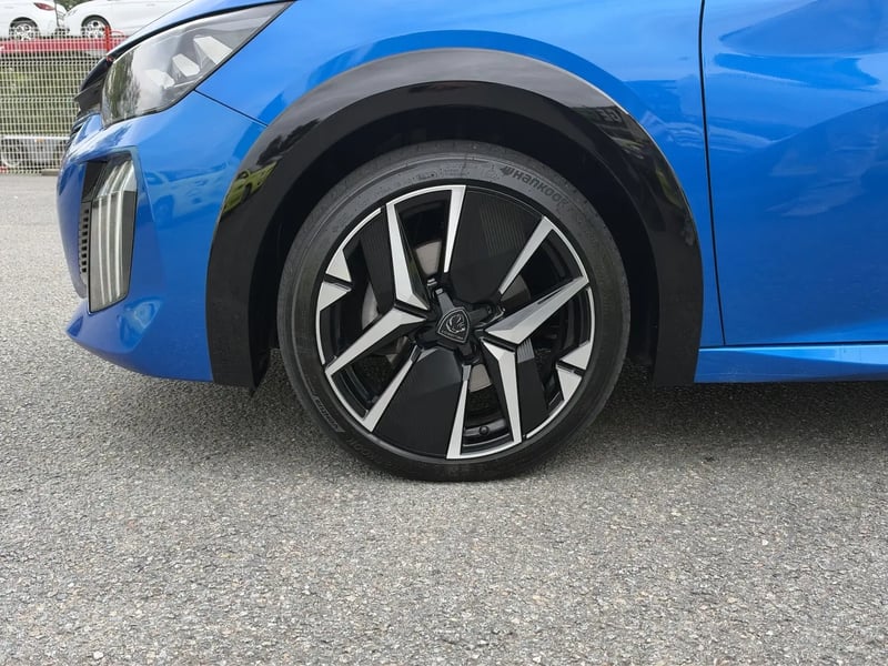 Photo de la voiture PEUGEOT 208 Hybrid 100 e-DCS6 GT