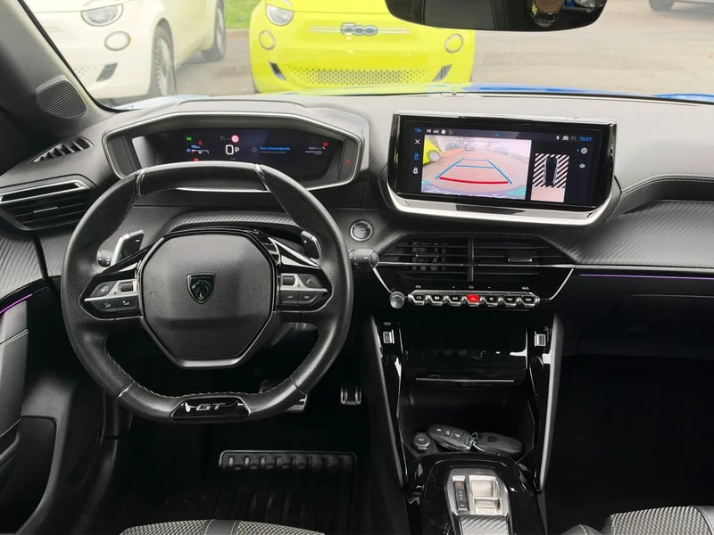 Photo de la voiture PEUGEOT 208 Hybrid 100 e-DCS6 GT
