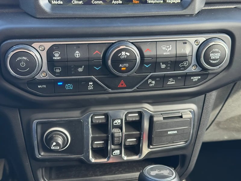 Photo de la voiture JEEP WRANGLER Unlimited 4xe 2.0 l T 380 ch PHEV 4x4 BVA8 Sahara
