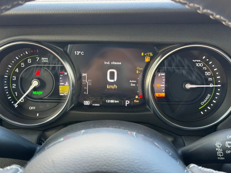 Photo de la voiture JEEP WRANGLER Unlimited 4xe 2.0 l T 380 ch PHEV 4x4 BVA8 Sahara