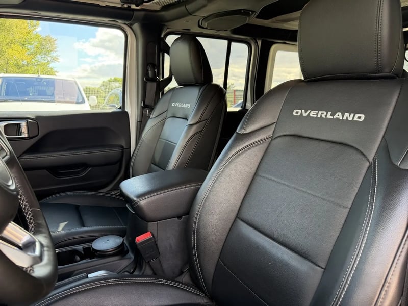 Photo de la voiture JEEP WRANGLER Unlimited 4xe 2.0 l T 380 ch PHEV 4x4 BVA8 Sahara