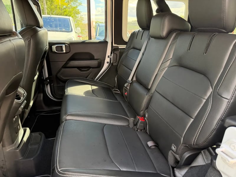 Photo de la voiture JEEP WRANGLER Unlimited 4xe 2.0 l T 380 ch PHEV 4x4 BVA8 Sahara
