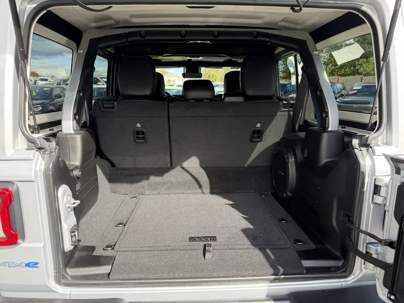 Photo de la voiture JEEP WRANGLER Unlimited 4xe 2.0 l T 380 ch PHEV 4x4 BVA8 Sahara