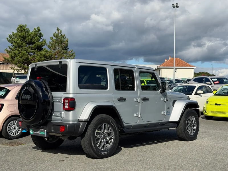 Photo de la voiture JEEP WRANGLER Unlimited 4xe 2.0 l T 380 ch PHEV 4x4 BVA8 Sahara