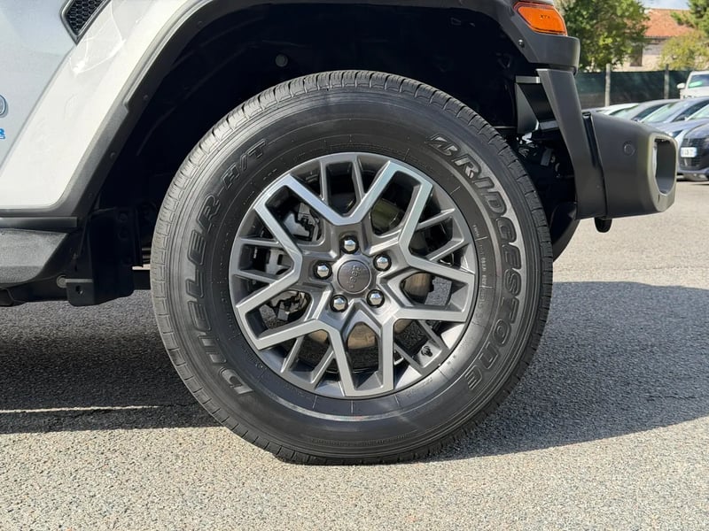 Photo de la voiture JEEP WRANGLER Unlimited 4xe 2.0 l T 380 ch PHEV 4x4 BVA8 Sahara