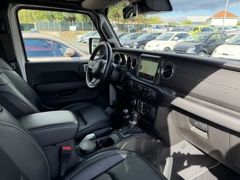 Photo de la voiture JEEP WRANGLER Unlimited 4xe 2.0 l T 380 ch PHEV 4x4 BVA8 Sahara