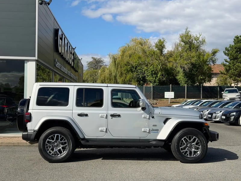 Photo de la voiture JEEP WRANGLER Unlimited 4xe 2.0 l T 380 ch PHEV 4x4 BVA8 Sahara