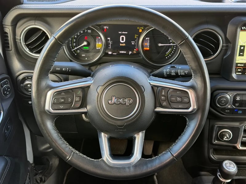Photo de la voiture JEEP WRANGLER Unlimited 4xe 2.0 l T 380 ch PHEV 4x4 BVA8 Sahara