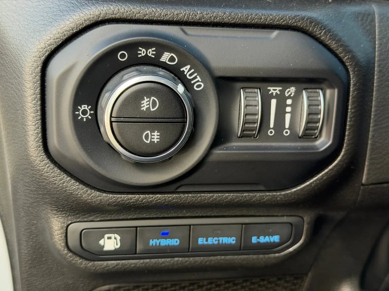 Photo de la voiture JEEP WRANGLER Unlimited 4xe 2.0 l T 380 ch PHEV 4x4 BVA8 Sahara