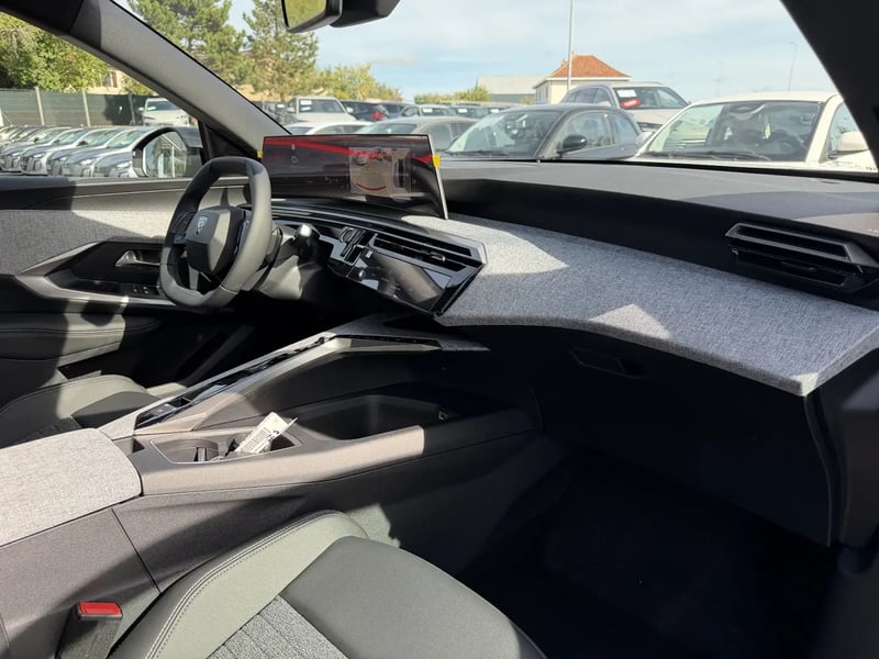 Photo de la voiture PEUGEOT 3008 Hybrid 145 e-DCS6 Allure Business