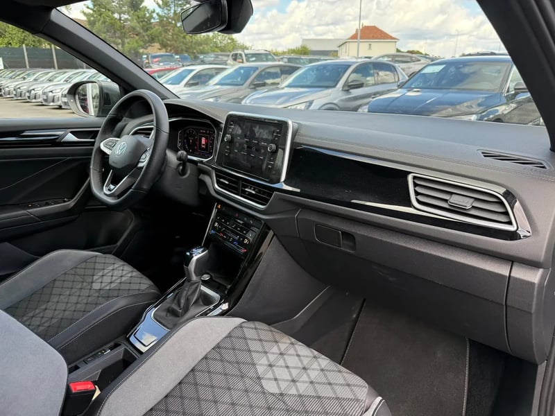 Photo de la voiture VOLKSWAGEN T-ROC 1.5 TSI EVO2 150 Start/Stop DSG7 R-Line