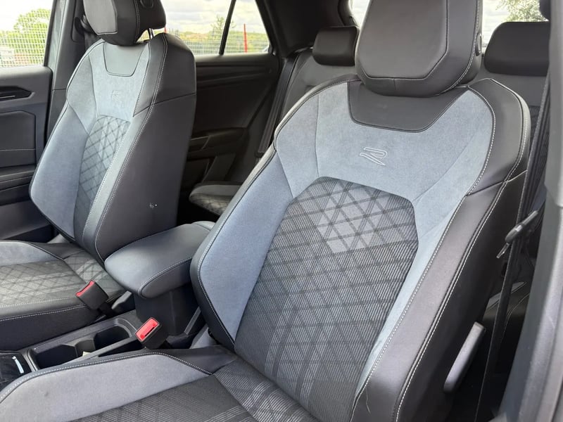 Photo de la voiture VOLKSWAGEN T-ROC 1.5 TSI EVO2 150 Start/Stop DSG7 R-Line