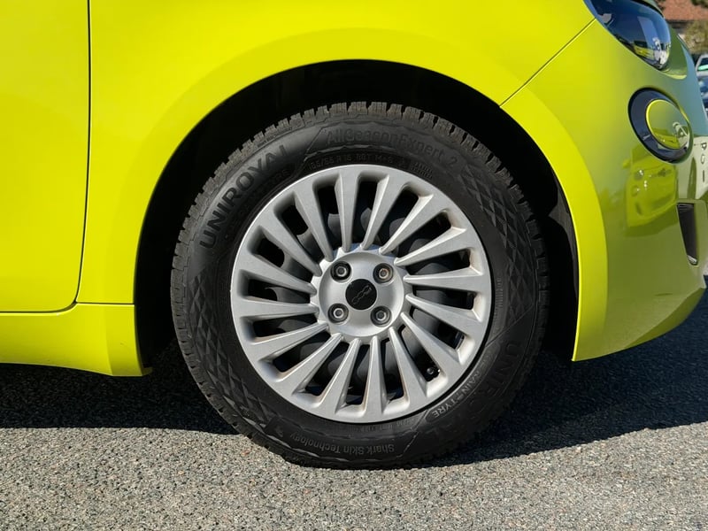 Photo de la voiture FIAT 500e BERLINE 500 e 95 ch Nouvelle 500