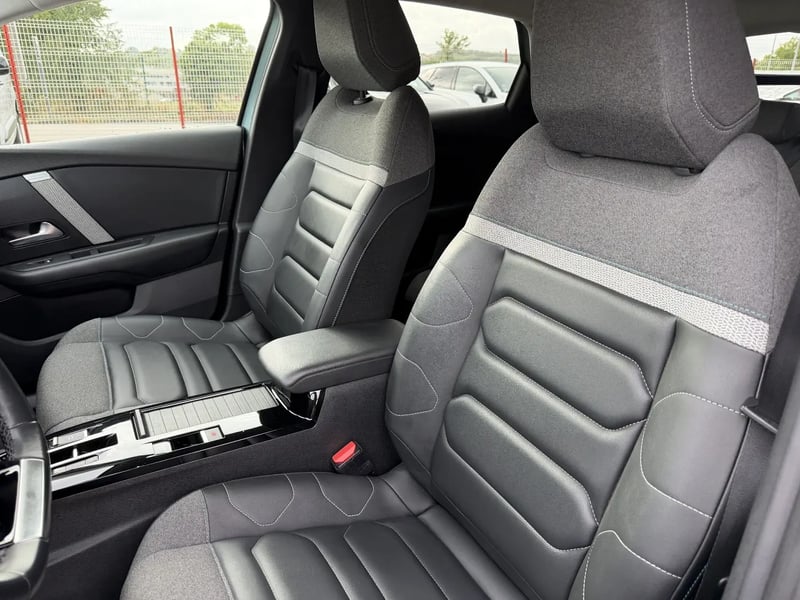 Photo de la voiture CITROEN C4 PureTech 130 S&S EAT8 Shine