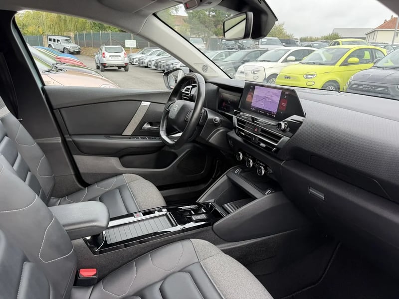 Photo de la voiture CITROEN C4 PureTech 130 S&S EAT8 Shine