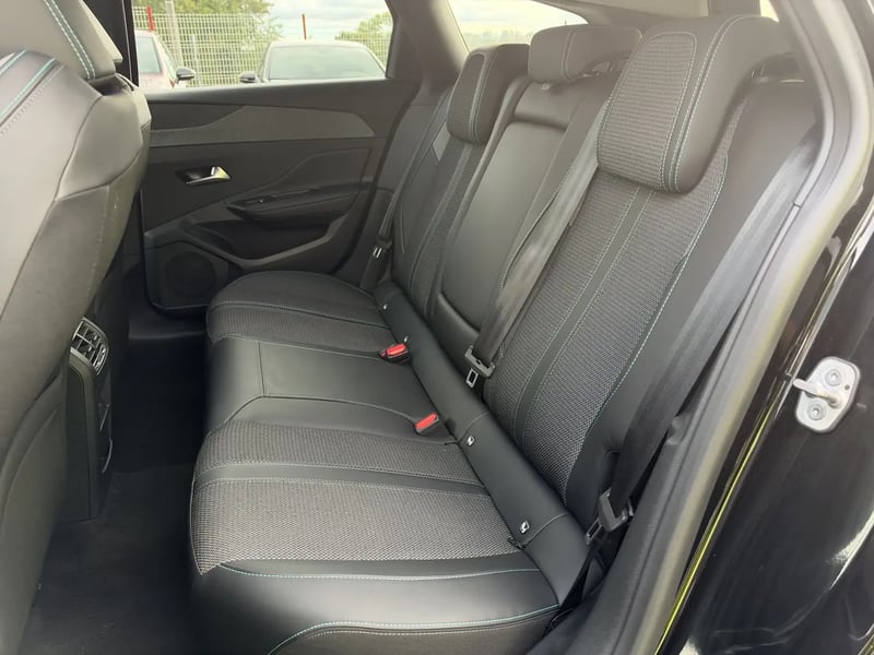 Photo de la voiture PEUGEOT 308 SW BlueHDi 130ch S&S EAT8 Allure