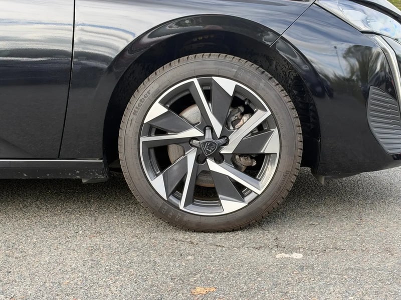 Photo de la voiture PEUGEOT 308 SW BlueHDi 130ch S&S EAT8 Allure