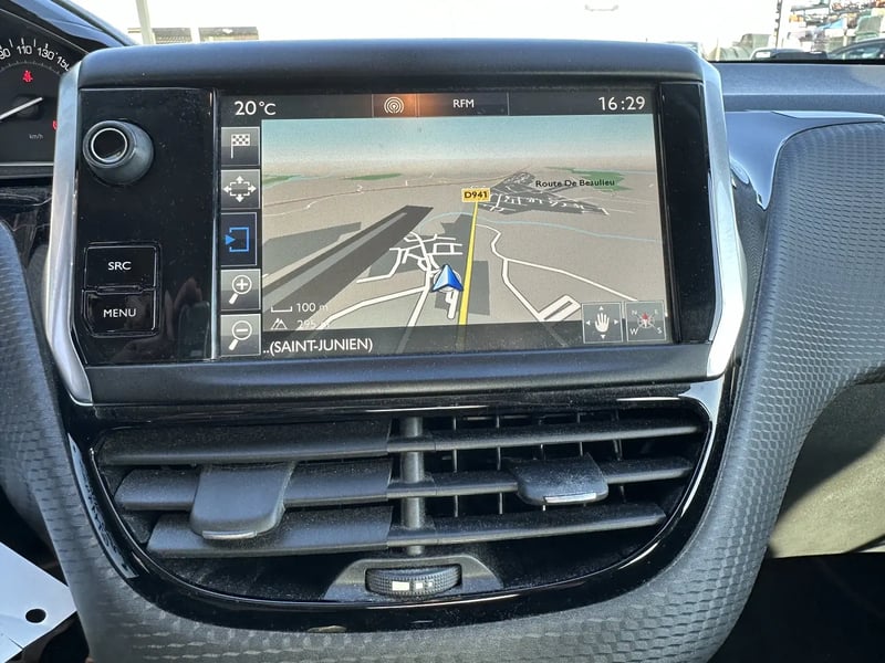 Photo de la voiture PEUGEOT 208 1.2 PureTech 82ch BVM5 Allure