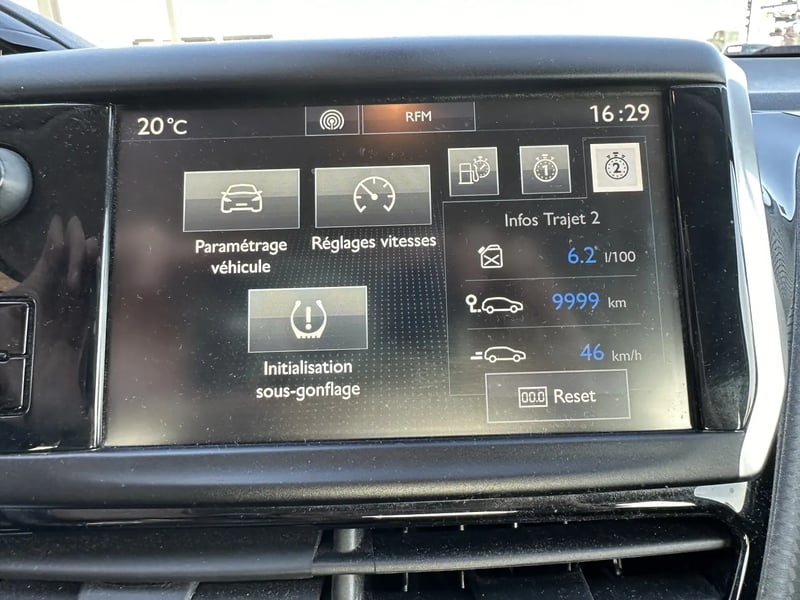 Photo de la voiture PEUGEOT 208 1.2 PureTech 82ch BVM5 Allure