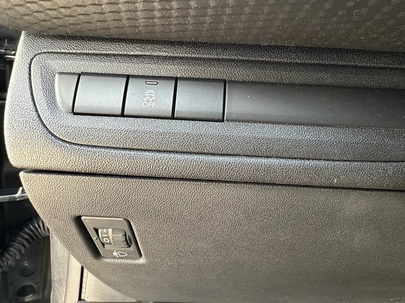 Photo de la voiture PEUGEOT 208 1.2 PureTech 82ch BVM5 Allure