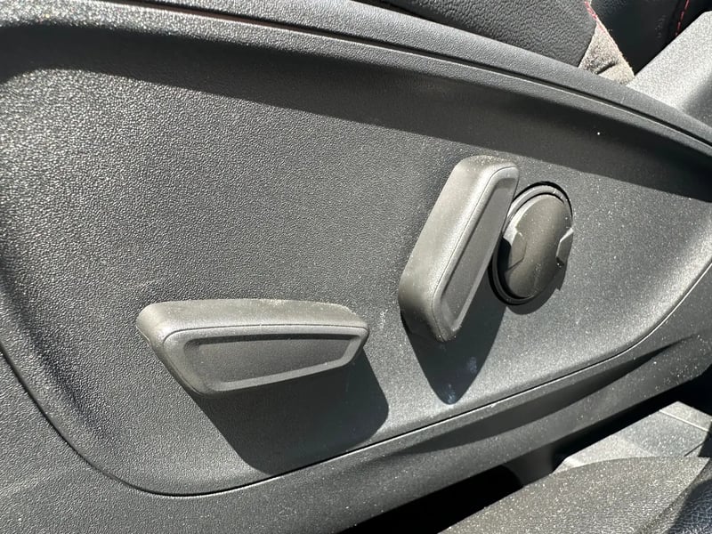 Photo de la voiture FORD KUGA 2.0 EcoBlue 120 Powershift ST-Line - 5P
