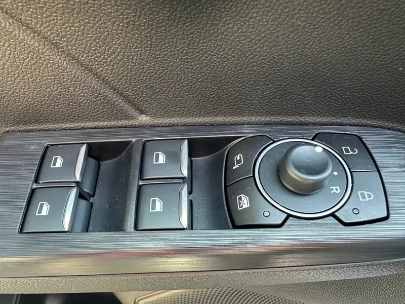Photo de la voiture FORD KUGA 2.0 EcoBlue 120 Powershift ST-Line - 5P